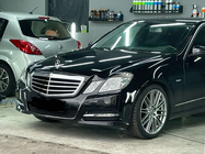 Mercedes E-class W212 2009–2016 Emblem z namernim križem (z napisom) fotografija 2