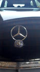 Mercedes razred C W203 2000–2007 Emblem z namernim križem (z napisom) fotografija 1