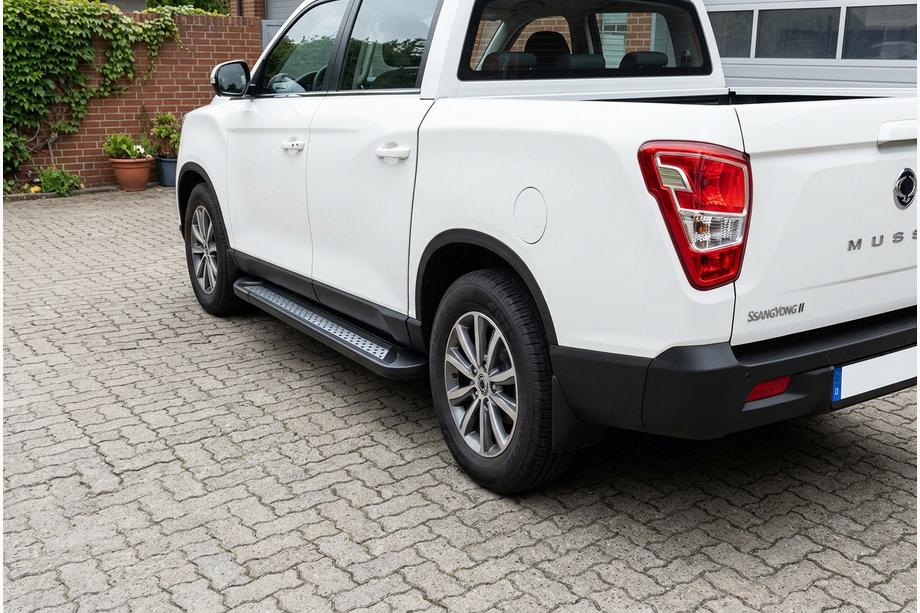 SsangYong Musso II 2018– Stranske stopnice Vision New Black (2 kos, aluminij) Image
