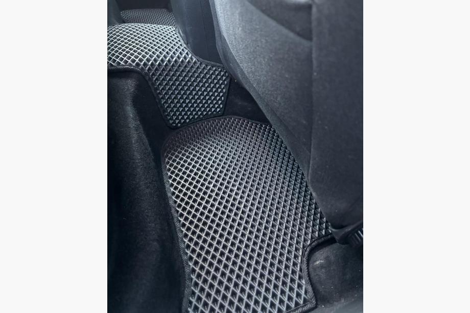 Volkswagen Golf 6 2008–2014 EVA avtomobilske preproge (črne) Fotografija 3