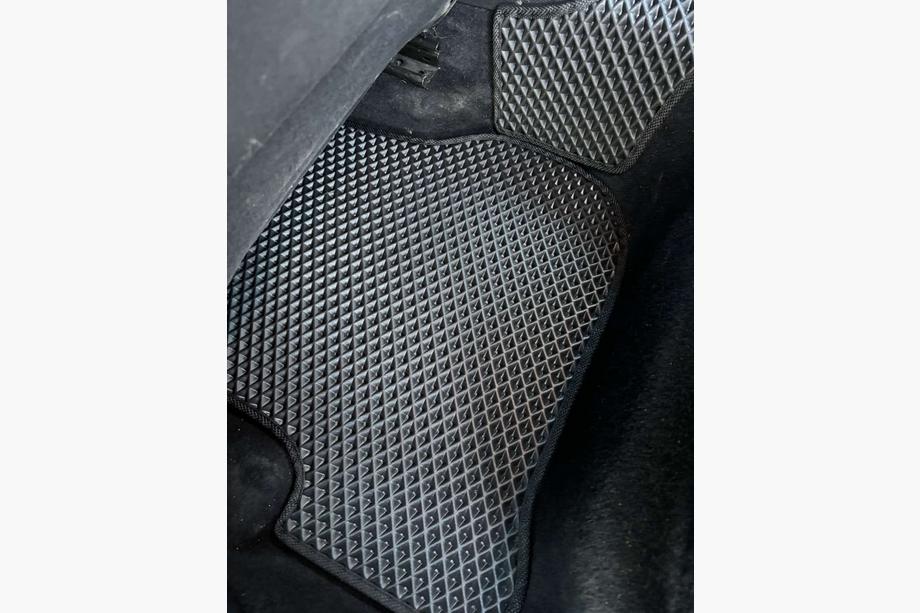Volkswagen Golf 6 2008–2014 EVA avtomobilske preproge (črne) Fotografija 4