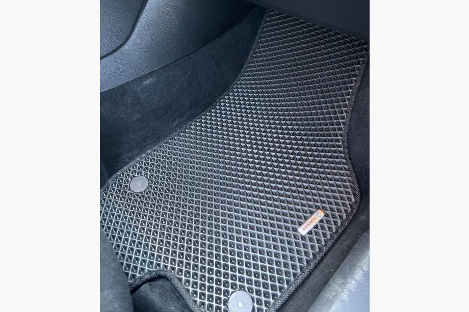 Volkswagen Golf 6 2008–2014 EVA avtomobilske preproge (črne) Fotografija 1