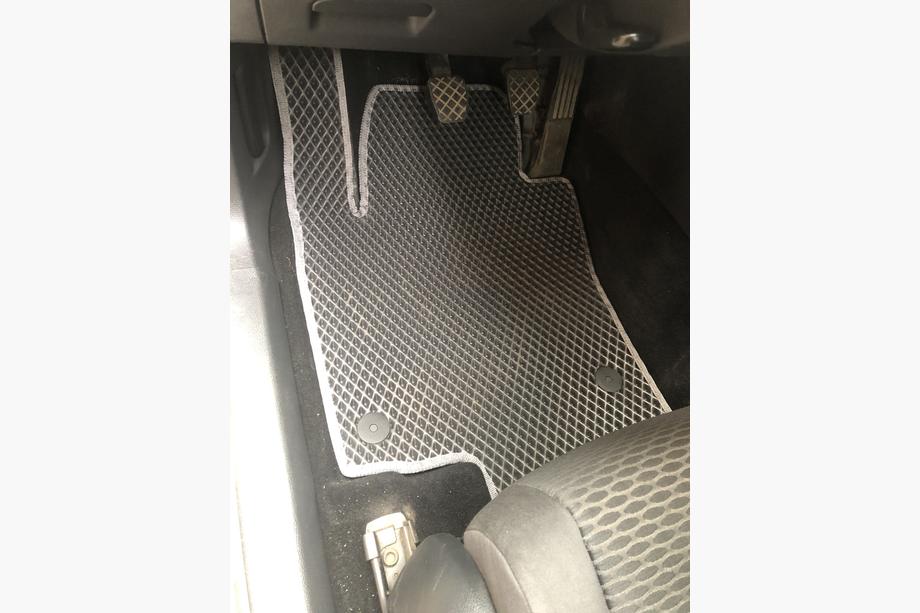 Volkswagen Golf 6 2008–2014 EVA avtomobilske preproge (črne) Fotografija 6