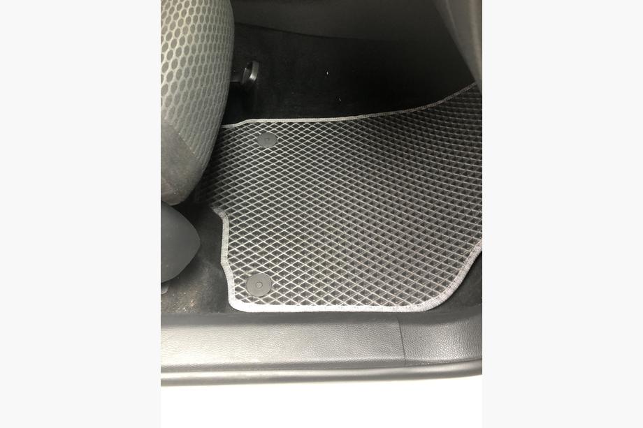 Volkswagen Golf 6 2008–2014 EVA avtomobilske preproge (črne) Fotografija 7