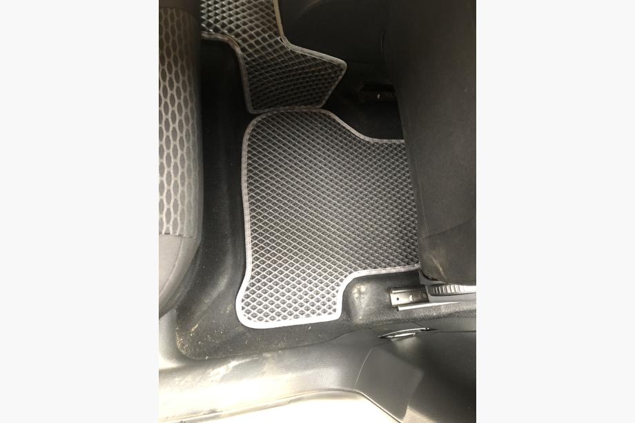 Volkswagen Golf 6 2008–2014 EVA avtomobilske preproge (črne) Fotografija 9