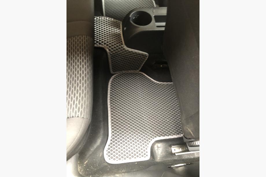 Volkswagen Golf 6 2008–2014 EVA avtomobilske preproge (črne) Fotografija 10