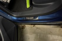 Volkswagen Tiguan 2016–2023 Carmos zaščitne letvice pragov (nerjaveče jeklo) fotografija 1