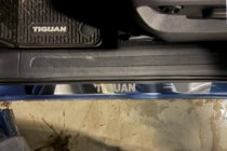 Volkswagen Tiguan 2016–2023 Carmos zaščitne letvice pragov (nerjaveče jeklo) fotografija 2
