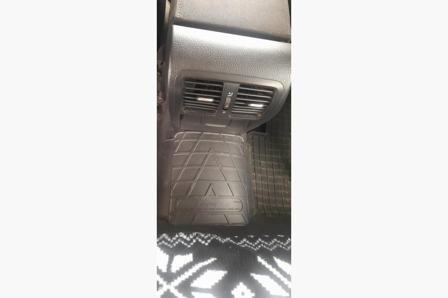 Volkswagen Passat B6 2006–2012 Zadnja tunelska preproga (Stingray Premium) Image