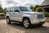 Jeep Cherokee/Liberty 2007–2013 Stranske stopnice Sunrise (2 kos, aluminij) fotografija 1