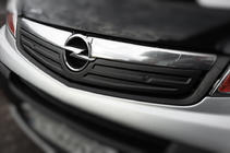 Opel Vivaro 2001–2015 Zimska obloga za masko hladilnika 2007-2015 (V2, zgornja) Mat fotografija 1