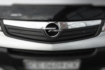 Opel Vivaro 2001–2015 Zimska obloga za masko hladilnika 2007-2015 (V2, zgornja) Mat fotografija 3
