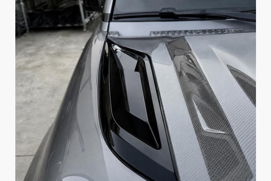 Land Rover Defender 2019– Pokrovi prezračevalnih odprtin na pokrovu motorja (2 kosa) Image