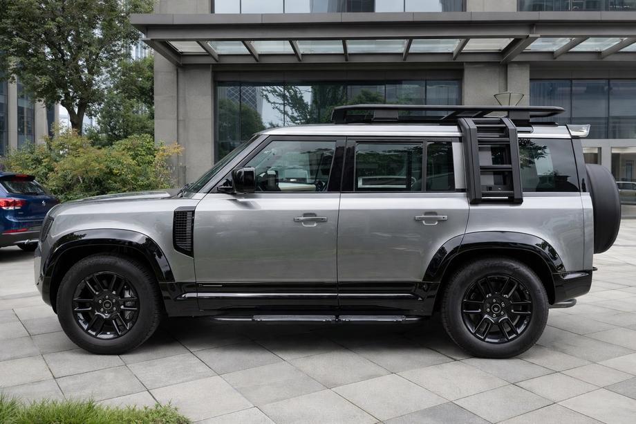 Land Rover Defender 2019– Razširitve blatnikov (Bushwacker, 6 kos, črna visok sijaj) Image