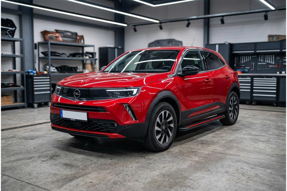 Opel Mokka 2021– Bočne stopnice Maya Red (2 kos, aluminij) Image