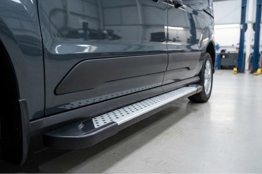 Volkswagen Caddy 2020– Stranske stopnice Allmond Grey (2 kosa, aluminij) Standardna baza Fotografija 2