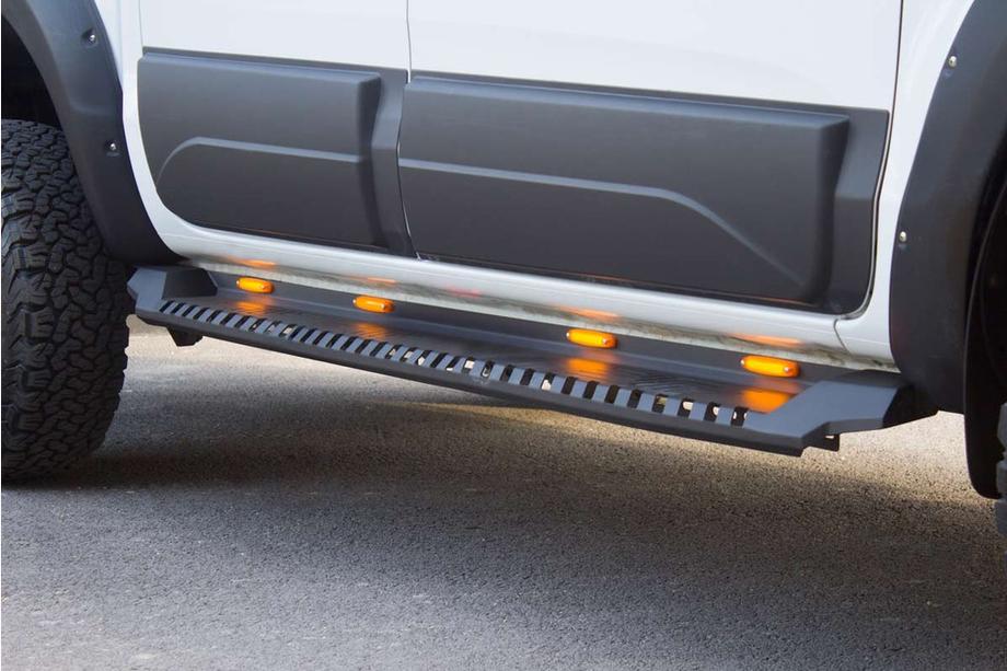 Toyota Hilux 2015– Stranski pragovi Dakar V1 z LED (2 kosa, kovina) Image