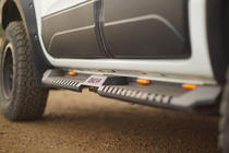 Mitsubishi L200 2006–2015 Stranske stopnice Dakar V2 z LED (2 kosa, kovina) fotografija 5