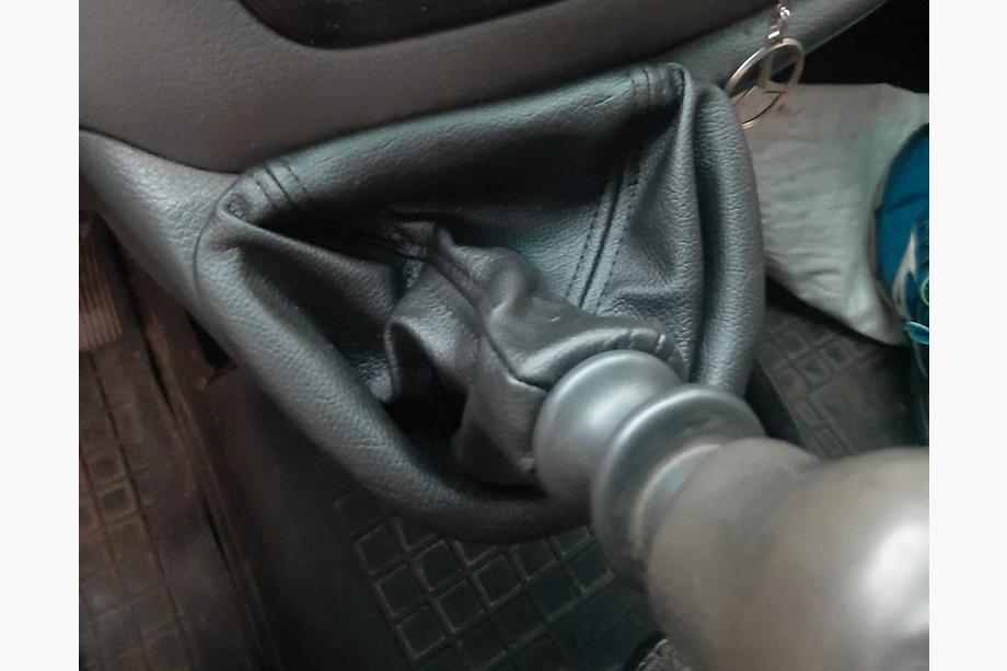 Mercedes Vito W639 2004–2014 Manšeta prestavne ročice z OEM okvirjem (umetno usnje) Image