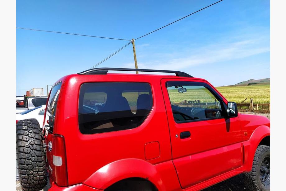 Suzuki Jimny 1998–2018 Strešne sani Skyport (črne) Image