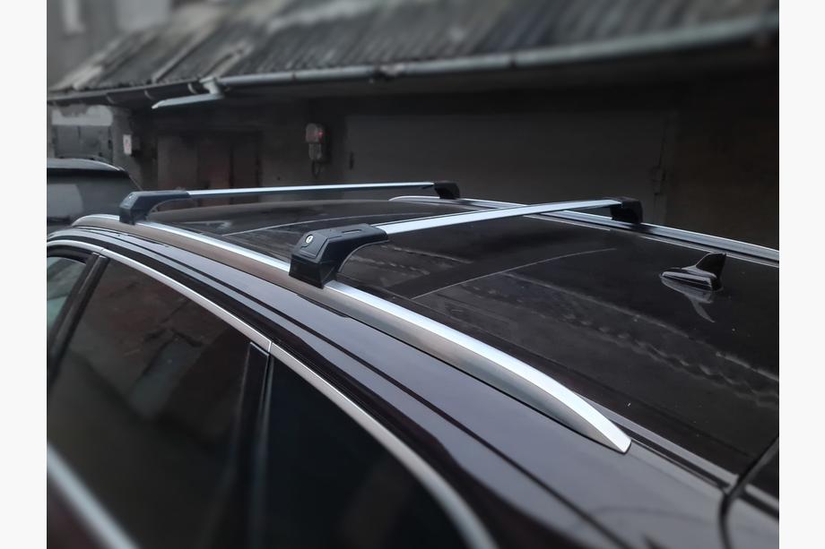Audi Q7 2015–2026 Prečne strešne palice za integrirane strešne nosilce Skybar (2 kos) Siva Fotografija 3