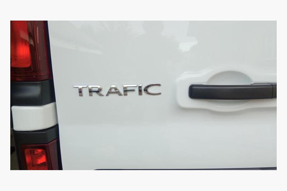 Renault Trafic 2015– Napis Trafic 908900184R (247 × 31 mm) Fotografija 1