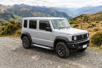 Suzuki Jimny 2018– Stranske stopnice Allmond Grey (2 kosa, aluminij) fotografija 1