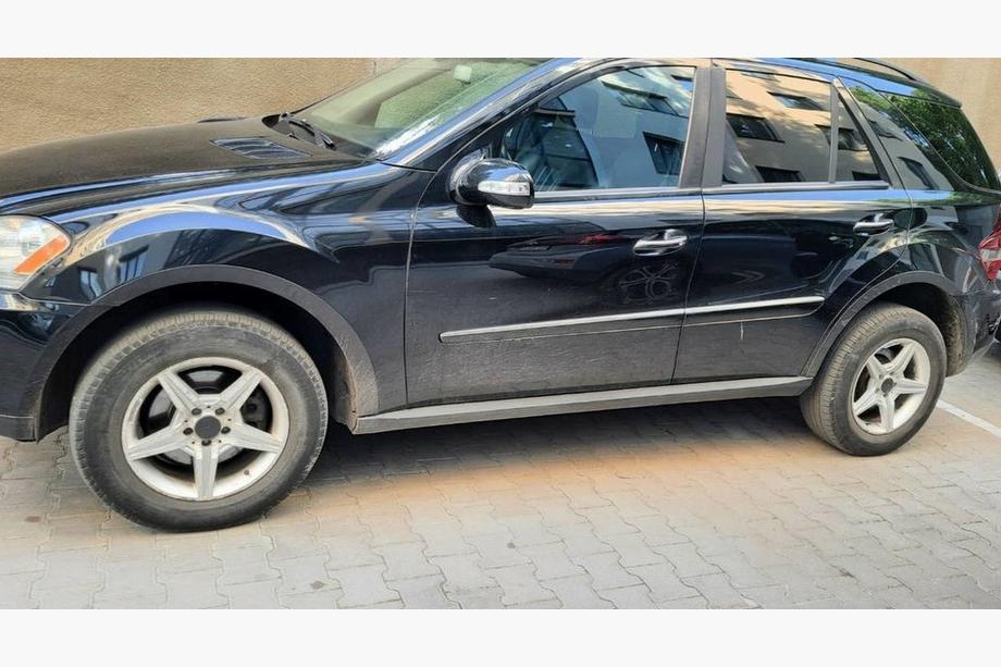 Mercedes ML W164 2005–2011 Obrobe kolotek (4 kosi, črne, ABS plastika) Fotografija 1