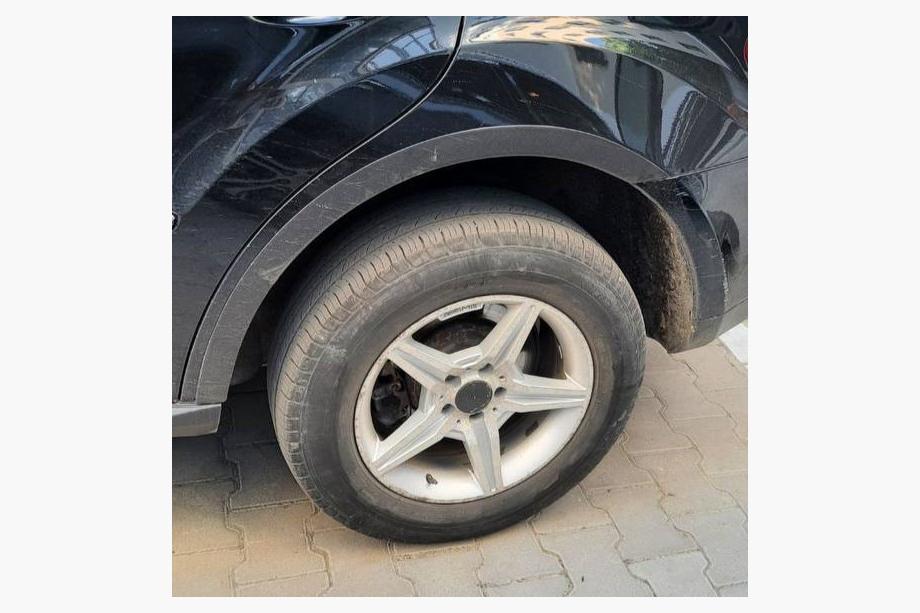 Mercedes ML W164 2005–2011 Obrobe kolotek (4 kosi, črne, ABS plastika) Fotografija 2