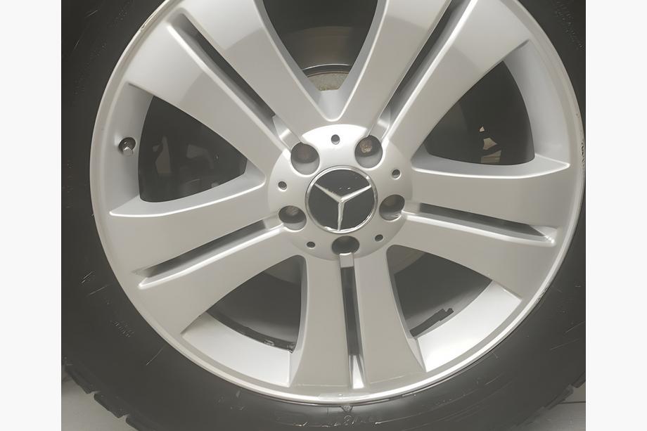 Mercedes-Benz Sredinski pokrovčki platišč 70/75 mm z obročem (4 kosi, črni) Fotografija 1