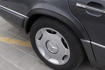 Mercedes E-class W124 1984–1997 Obrobe kolotekov 1989-1995 (4 kosi, črne, ABS plastika) fotografija 2