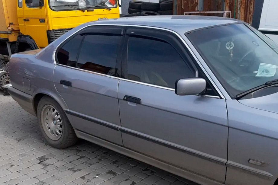 BMW serija 7 E38 1994–2001 Vetrni deflektorji za okna Long (4 kosi, HIC) Image