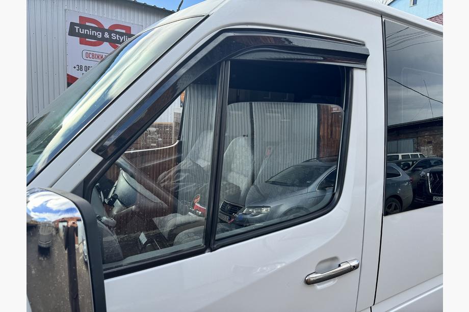 Mercedes Sprinter W901/902/903/904/905 1995–2006 Vetrni deflektorji oken (2 kos, Sunplex Sport) Fotografija 2