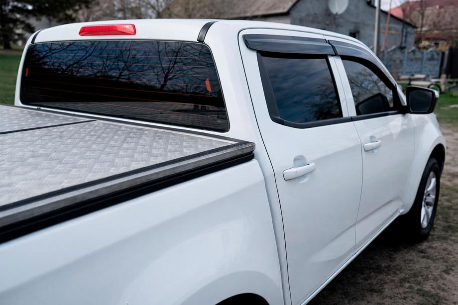 Isuzu D-Max 2019– Vetrni deflektorji oken (4 kosi, Sunplex Sport) Fotografija 5