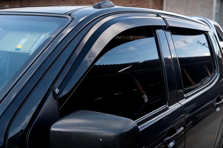 Isuzu D-Max 2019– Vetrni deflektorji oken (4 kosi, Sunplex Sport) Fotografija 1