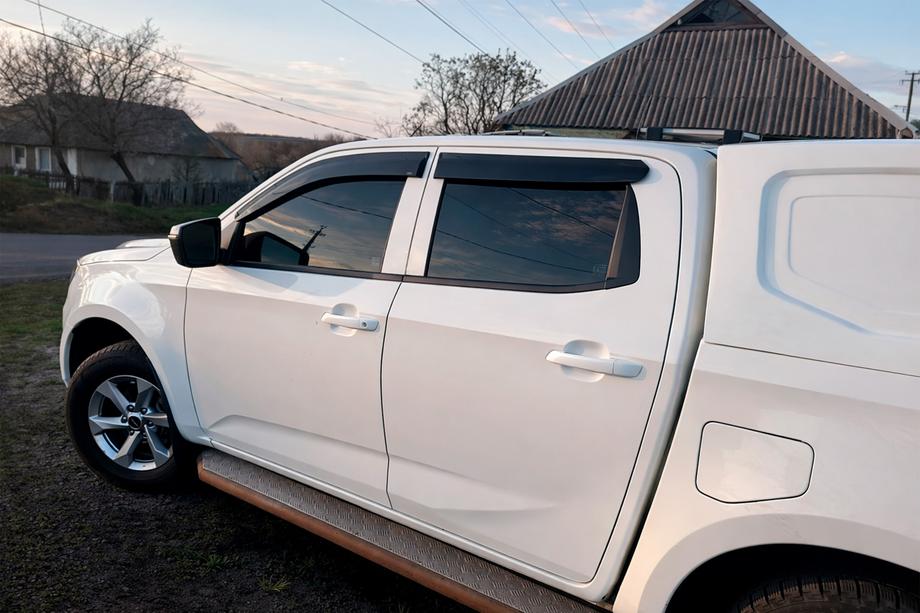 Isuzu D-Max 2019– Vetrni deflektorji oken (4 kosi, Sunplex Sport) Fotografija 7