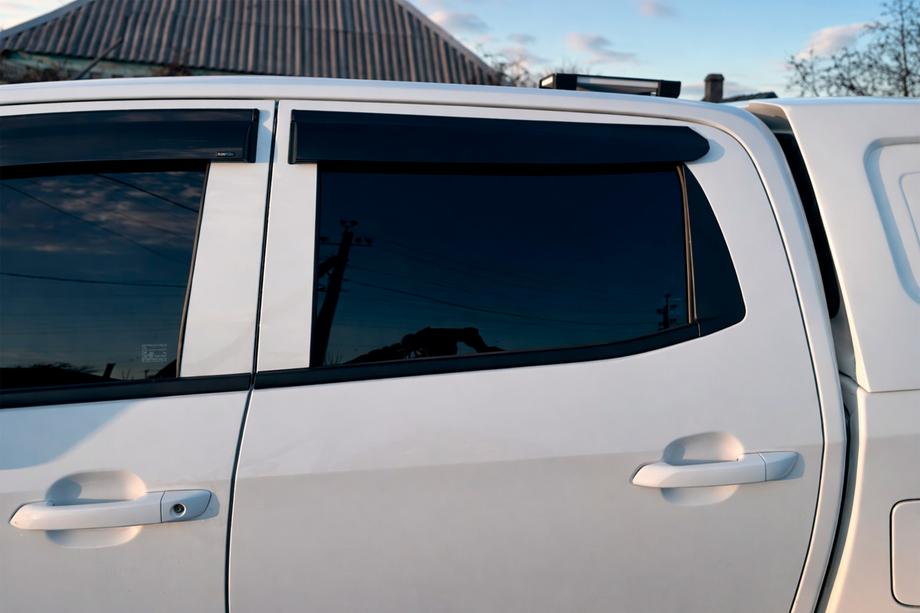 Isuzu D-Max 2019– Vetrni deflektorji oken (4 kosi, Sunplex Sport) Fotografija 9