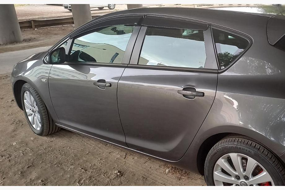 Opel Astra J 2009–2015 Vetrni deflektorji za okna HB/SD (4 kos, Sunplex Sport) Image
