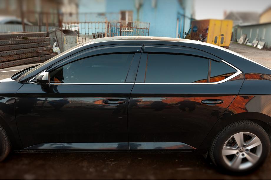Skoda Superb 2015–2024 Deflektorji oken SD (4 kos, Sunplex Sport) Fotografija 4