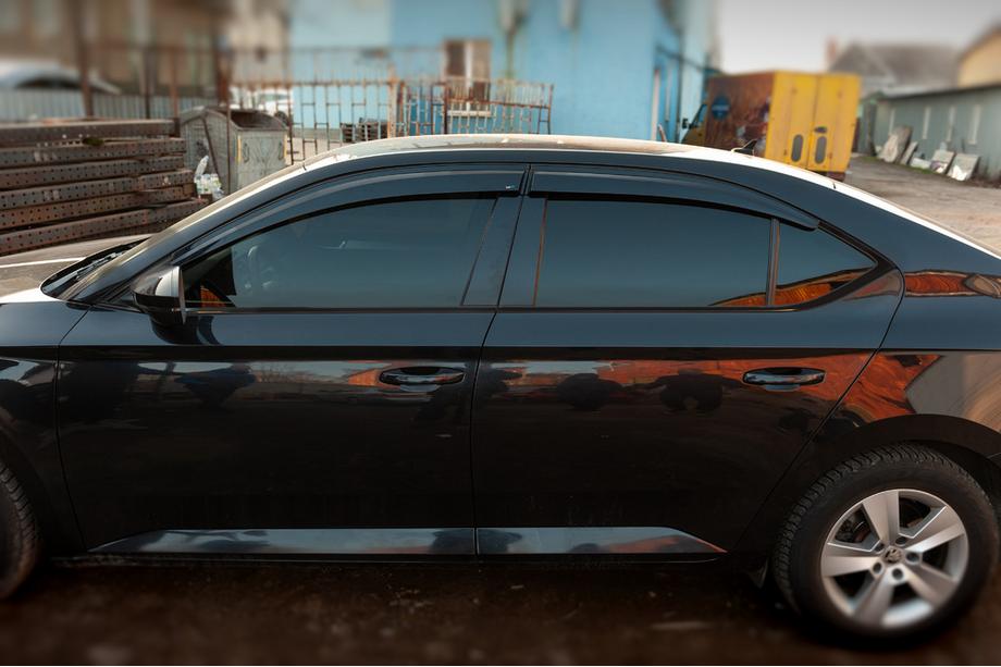 Skoda Superb 2015–2024 Deflektorji oken SD (4 kos, Sunplex Sport) Fotografija 2