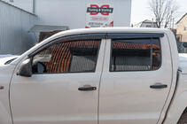 Volkswagen Amarok 2010–2022 Vetrni deflektorji oken (4 kosi, Sunplex Sport) fotografija 2