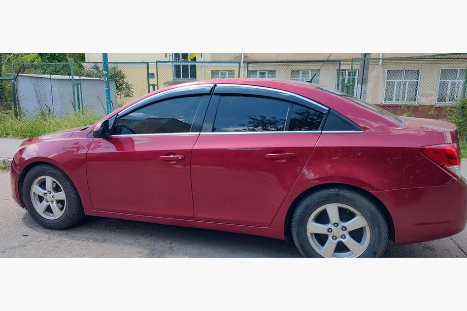 Chevrolet Cruze 2009–2015 Vetrni deflektorji za okna s kromirano okrasno letvijo (4 kosi, Sunplex Chrome) Image