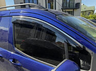 Ford Courier 2014–2023 Vetrni deflektorji za okna s kromirano okrasno letvijo (4 kosi, Sunplex Chrome) fotografija 3