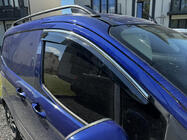 Ford Courier 2014–2023 Vetrni deflektorji za okna s kromirano okrasno letvijo (4 kosi, Sunplex Chrome) fotografija 2