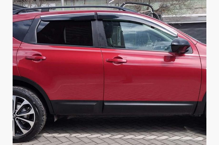 Nissan Qashqai 2007–2010 Vetrni deflektorji za okna s kromirano okrasno letvijo (4 kosi, Sunplex Chrome) Image