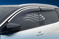 Peugeot 3008 2016–2023 Vetrni deflektorji za okna s kromirano okrasno letvijo (4 kosi, Sunplex Chrome) fotografija 1
