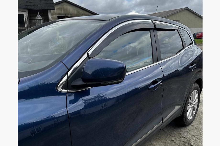 Renault Kadjar 2015–2022 Vetrni deflektorji za okna s kromirano okrasno letvijo (4 kosi, Sunplex Chrome) Fotografija 1