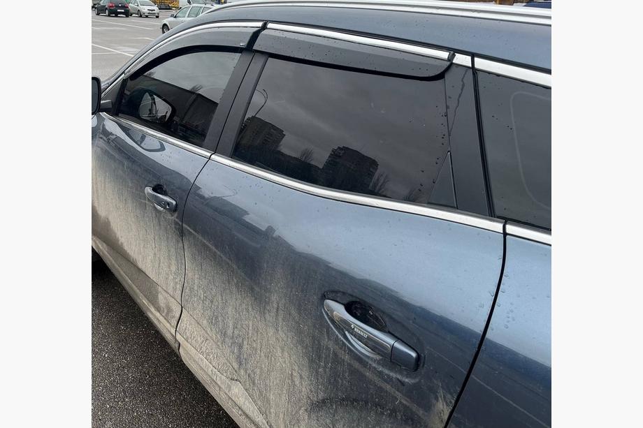 Renault Kadjar 2015–2022 Vetrni deflektorji za okna s kromirano okrasno letvijo (4 kosi, Sunplex Chrome) Fotografija 4