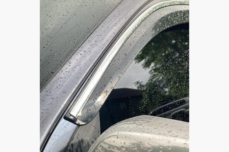 Toyota Hilux 2015– Vetrni deflektorji za okna s kromirano okrasno letvijo (4 kosi, Sunplex Chrome) Fotografija 1
