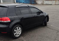 Volkswagen Golf 5 2003–2009 Vetrni deflektorji za okna s kromirano okrasno letvijo (4 kosi, Sunplex Chrome) fotografija 5